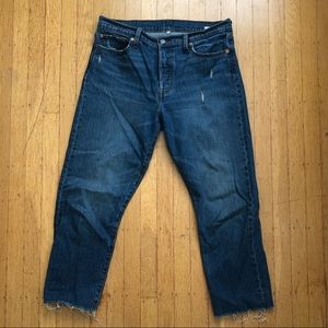 Levi’s Cheeky Straight Cut w/raw hem. Sz 32/27 👖